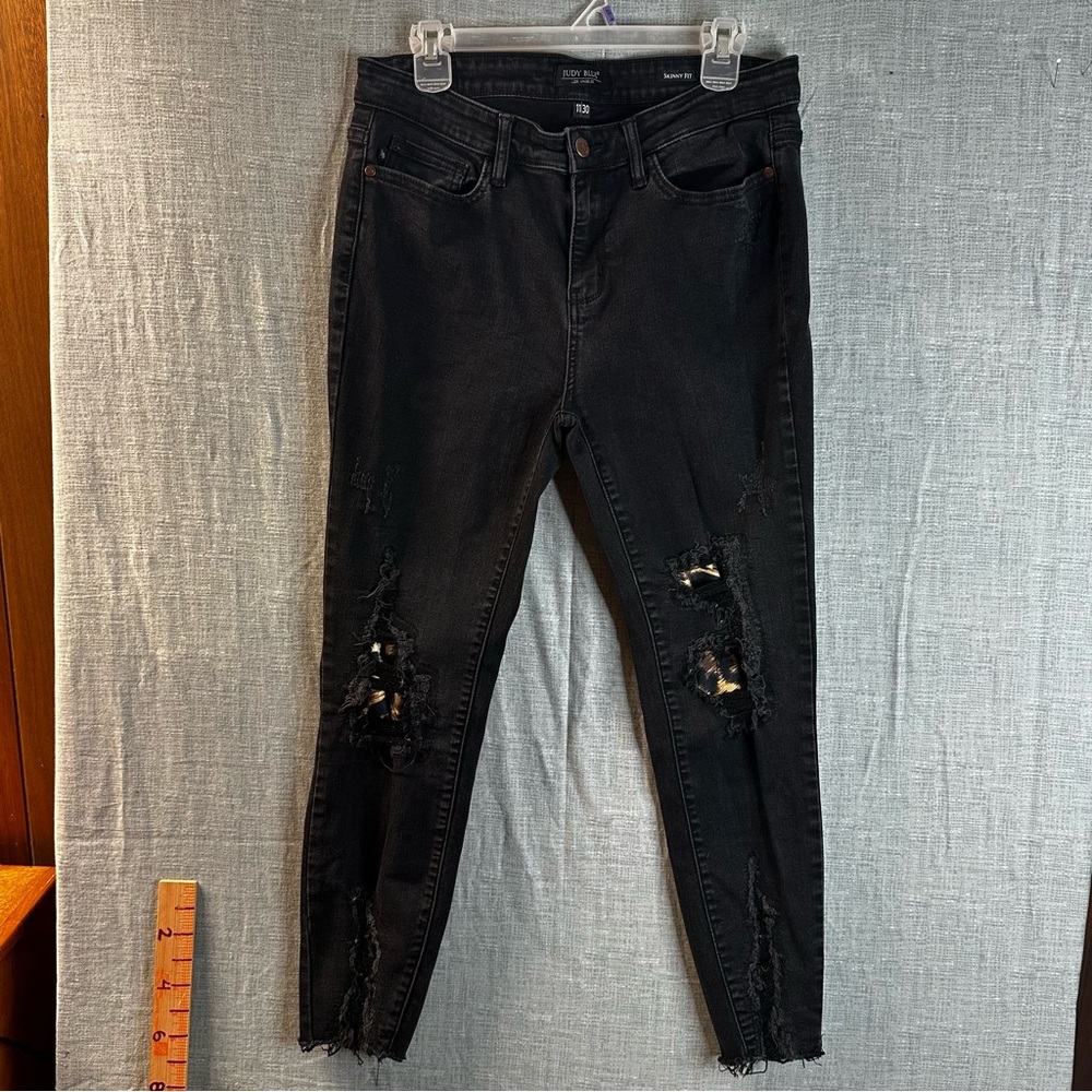 Judy Blue Black Leopard Patch Distressed Skinny Jeans 11/30 Mid Rise Raw Hem EUC
